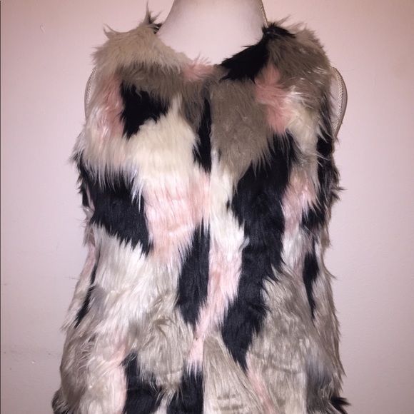 “Say What “Junior Faux Fur Vest - Picture 1 of 8